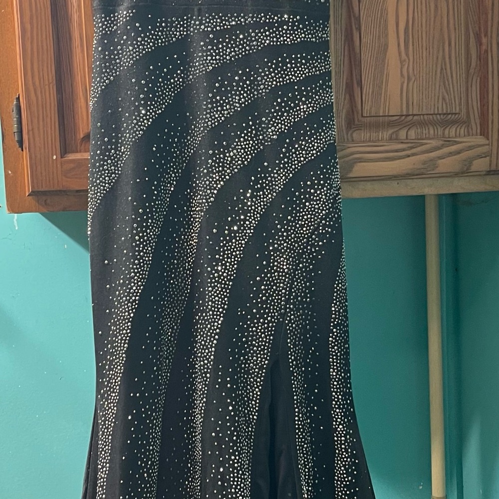 Chic Black Dress with White Swirl Patterns